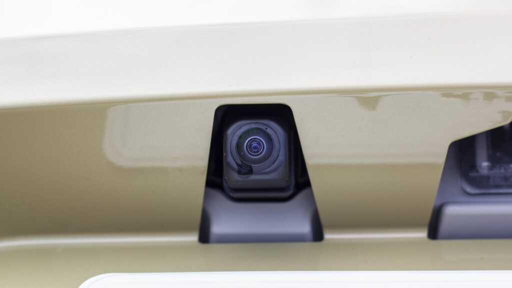 純正バックカメラを変換して流用する方法